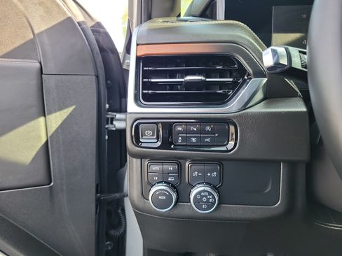Used 2025 GMC Yukon Denali AWD/4WD image 20