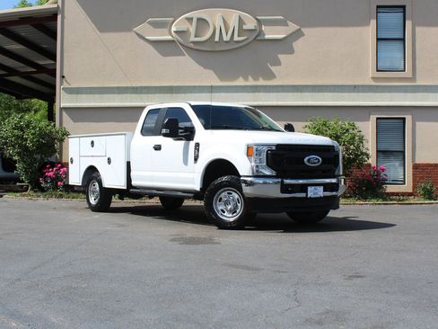 Used 2022 Ford F250 XL w/ Power Equipment Group image 3
