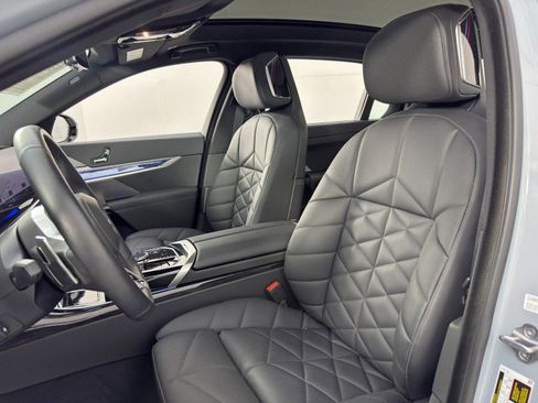 Used 2024 BMW 740i w/ Premium Package 2 RWD image 49