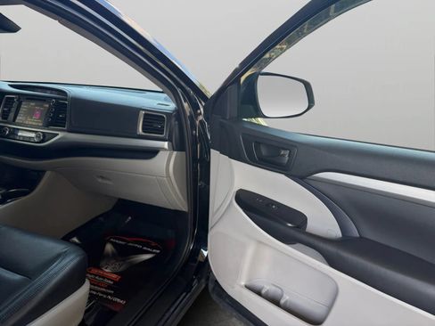 Used 2019 Toyota Highlander Plus w/ Protection Package #3 AWD/4WD image 21