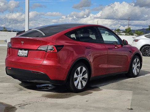 Used 2021 Tesla Model Y Long Range image 17