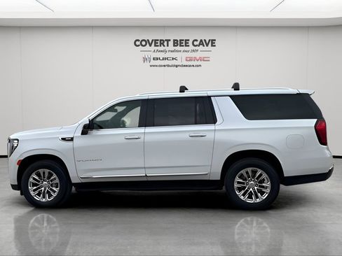 Used 2021 GMC Yukon XL SLT w/ SLT Premium Package image 5
