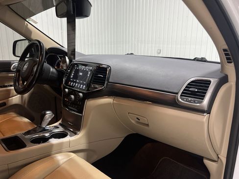 Used 2021 Jeep Grand Cherokee Limited w/ Luxury Group II image 28