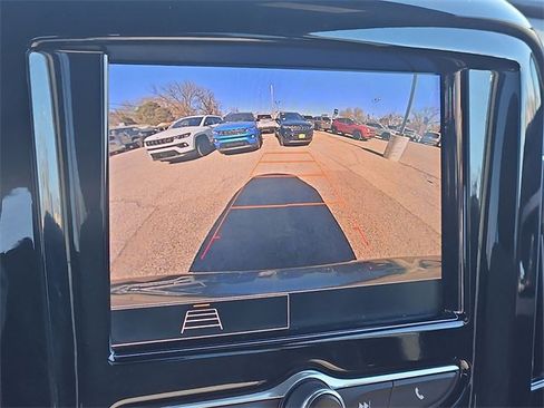 Used 2023 Chevrolet Traverse LT image 16