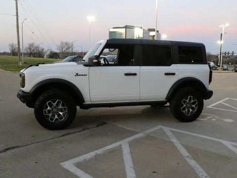 Used 2023 Ford Bronco Badlands AWD/4WD image 3
