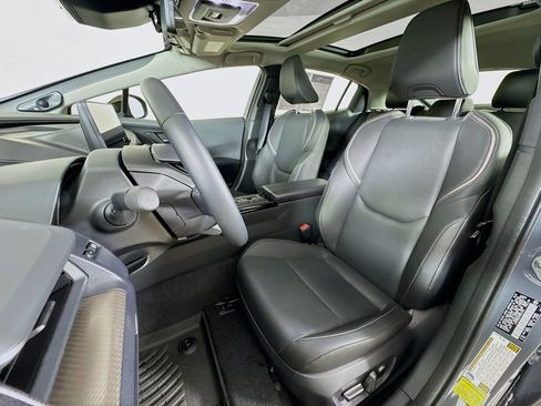 Used 2024 Toyota Prius Limited w/ Limited Premium Package image 10