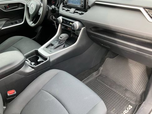 Used 2021 Toyota RAV4 LE image 32