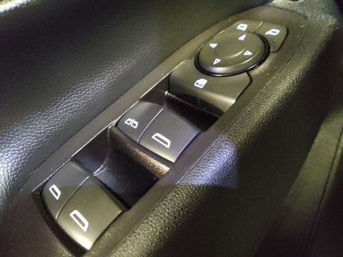 Used 2018 Chevrolet Equinox LT FWD image 27