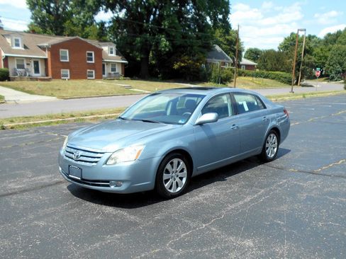 Used 2006 Toyota Avalon XLS FWD image 2