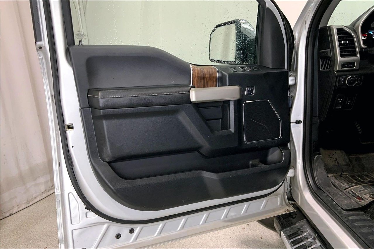 Used 2018 Ford F150 Lariat w/ Equipment Group 502A Luxury AWD/4WD image 21