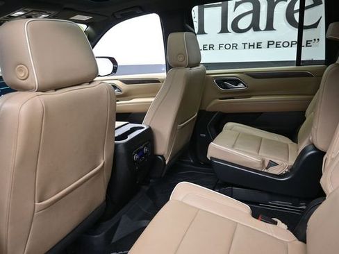 Used 2023 Chevrolet Suburban Premier w/ Premium Package AWD/4WD image 25