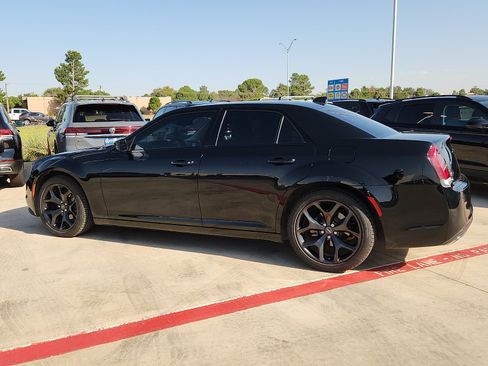 Used 2022 Chrysler 300 Touring w/ Sport Appearance Package RWD image 3