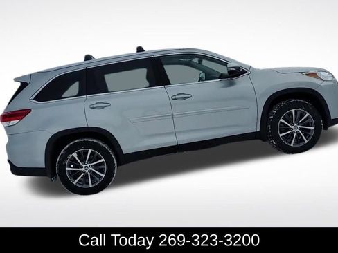 Used 2019 Toyota Highlander SE image 7