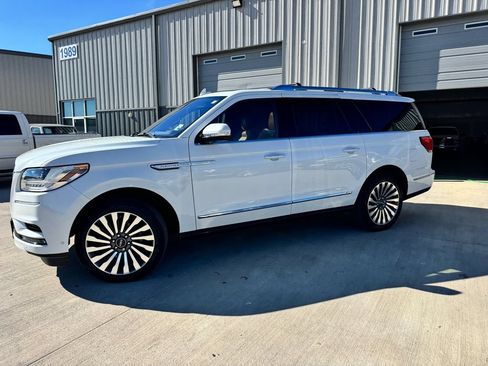 Used 2020 Lincoln Navigator L Reserve w/ Equipment Group 208A Reserve AWD/4WD image 2