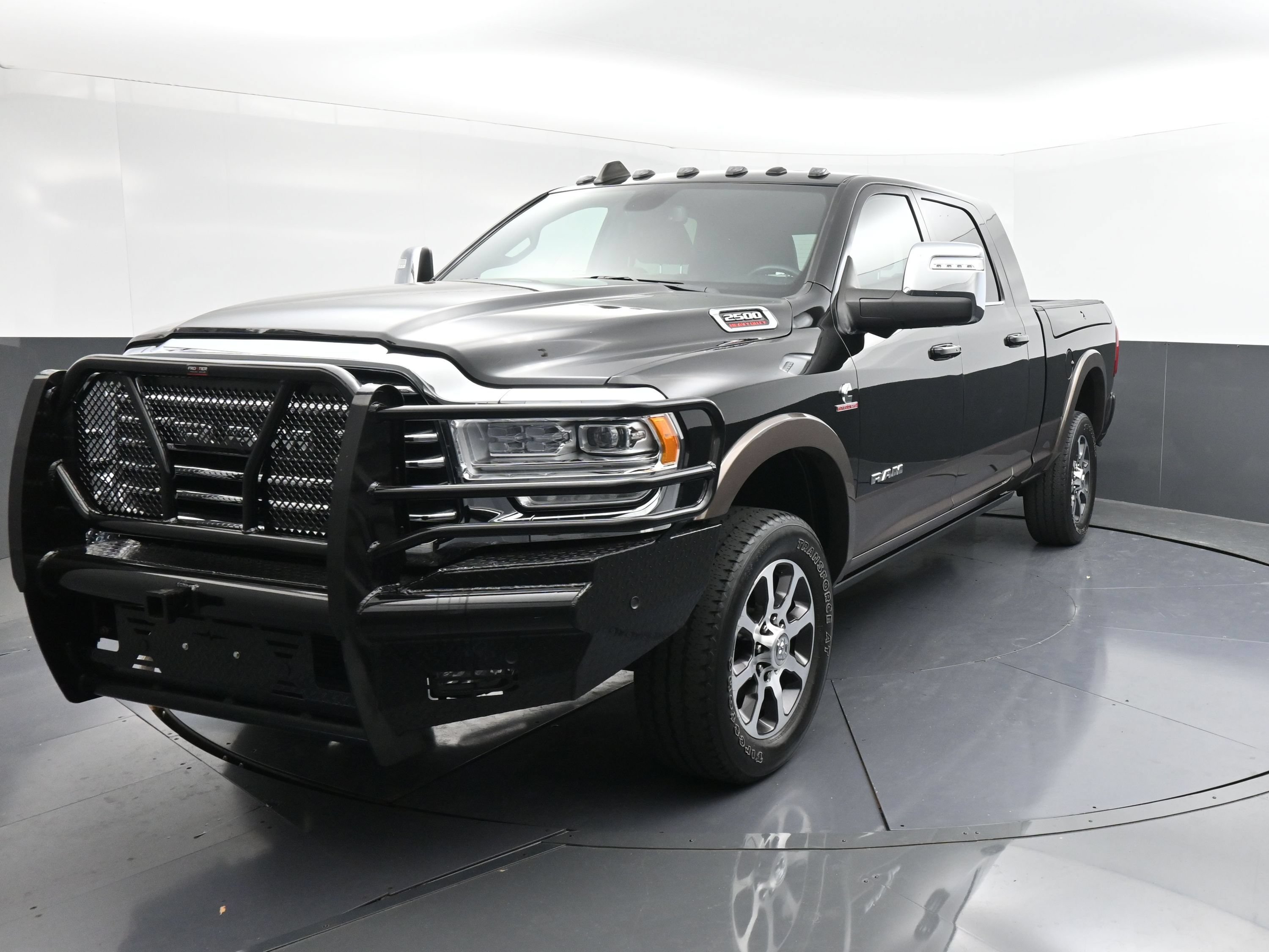 Used 2024 RAM 2500 Limited w/ Towing Technology Group AWD/4WD image 4