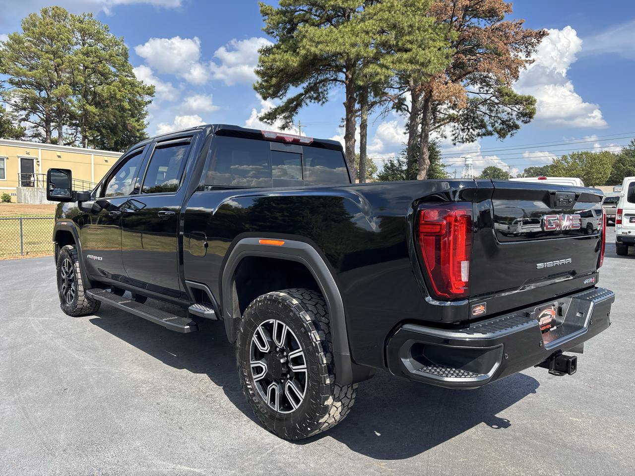 Used 2020 GMC Sierra 2500 AT4 w/ AT4 Premium Package AWD/4WD image 9