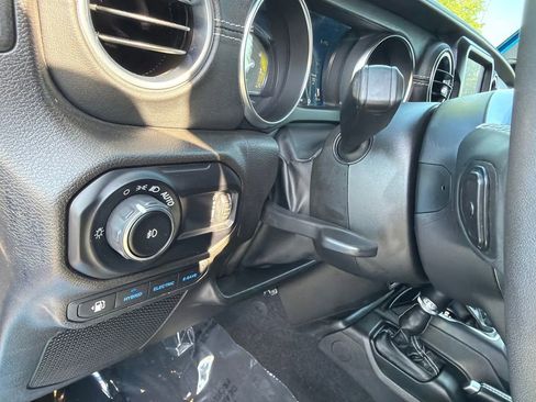 Used 2023 Jeep Wrangler Unlimited Sahara AWD/4WD image 32