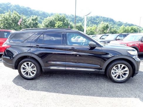 Used 2020 Ford Explorer XLT w/ Equipment Group 202A AWD/4WD image 9
