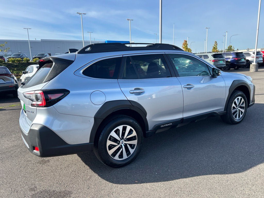 Used 2023 Subaru Outback Premium AWD/4WD image 6