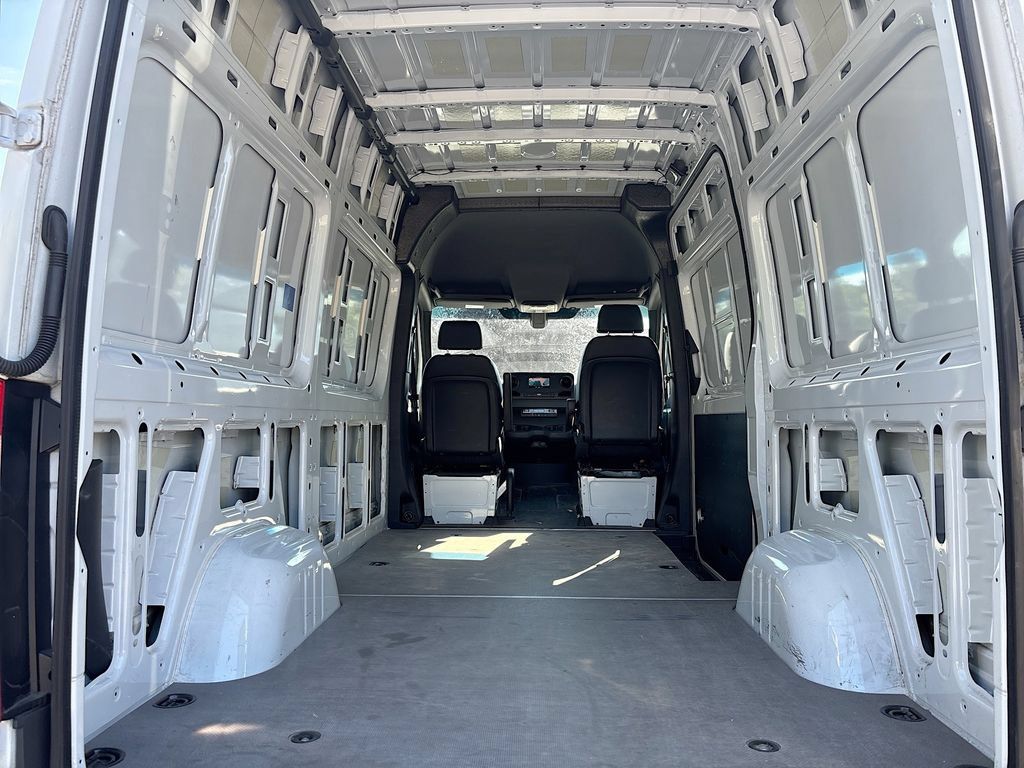 Used 2024 Mercedes-Benz Sprinter 2500 image 25