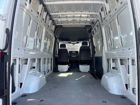 Used 2024 Mercedes-Benz Sprinter 2500 image 25