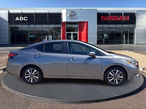 Used 2025 Nissan Versa SV w/ Trunk Package FWD image 4