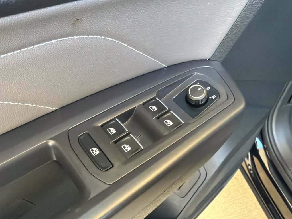 Used 2021 Volkswagen Atlas Cross Sport SE w/ Panoramic Sunroof Package FWD image 40