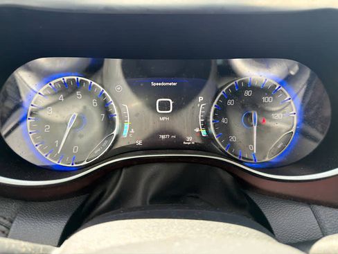 Used 2017 Chrysler Pacifica Limited FWD image 14