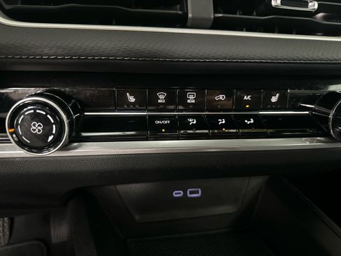 Used 2025 Chevrolet Equinox LT FWD image 26