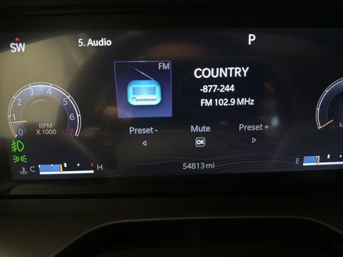 Used 2023 Jeep Grand Cherokee L Limited AWD/4WD image 4