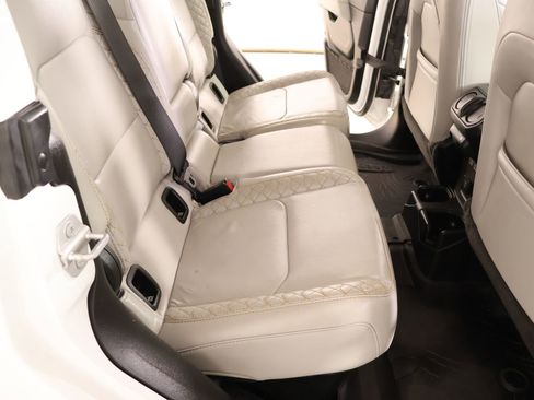 Used 2023 Jeep Gladiator Overland image 15