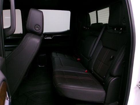 Used 2024 Chevrolet Silverado 1500 High Country w/ High Country Premium Package AWD/4WD image 10