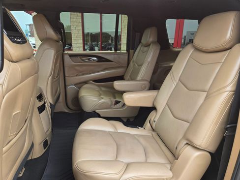 Used 2019 Cadillac Escalade ESV Platinum RWD image 15