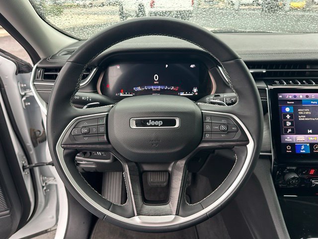 Used 2023 Jeep Grand Cherokee L Limited AWD/4WD image 18