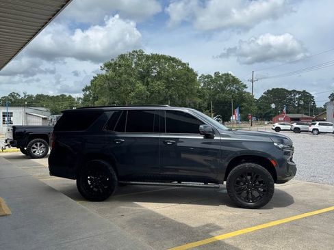 Used 2022 Chevrolet Tahoe Z71 w/ Z71 Off-Road Package AWD/4WD image 4
