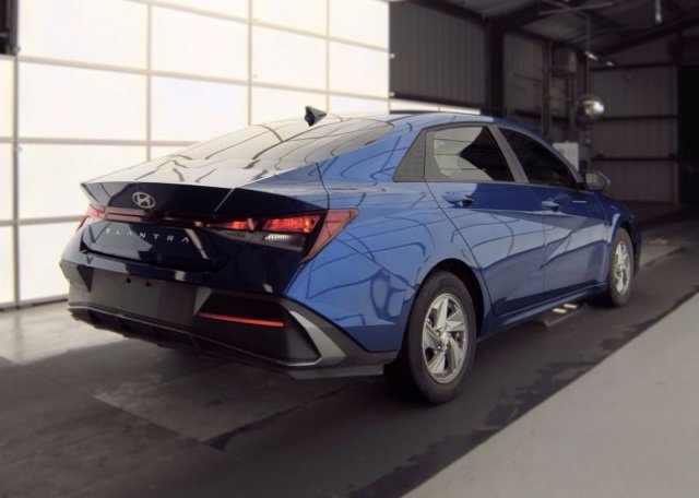 Certified 2026 Hyundai Elantra SE FWD image 5