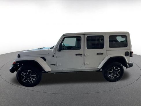 Used 2025 Jeep Wrangler Unlimited Sahara AWD/4WD image 8