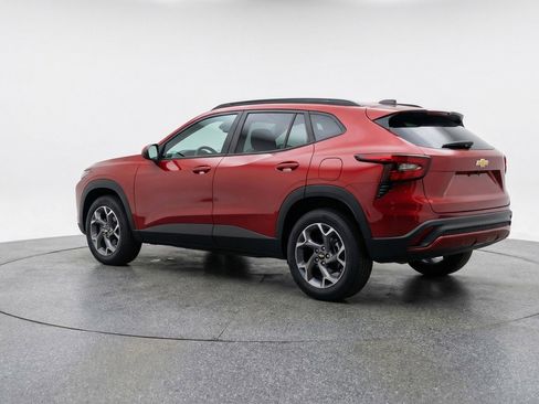 Used 2025 Chevrolet Trax LT w/ LT Convenience Package image 6