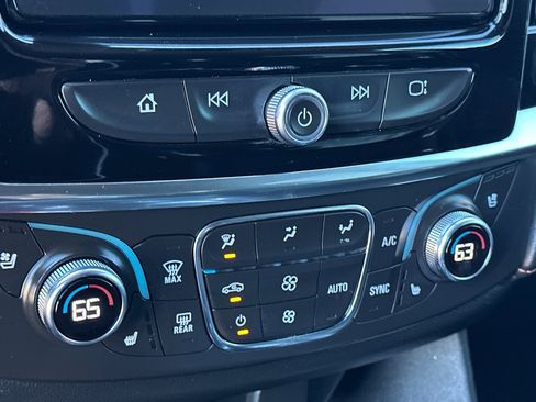 Used 2021 Chevrolet Traverse Premier image 30