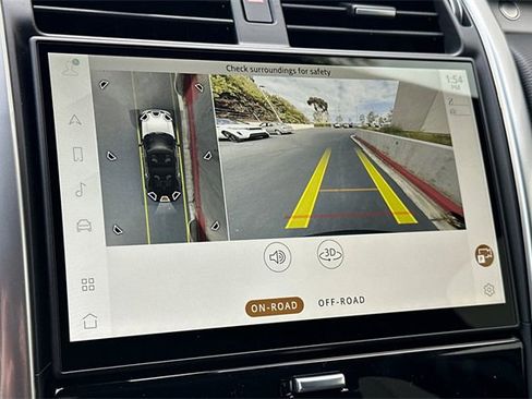 New 2025 Land Rover Discovery Dynamic SE image 20