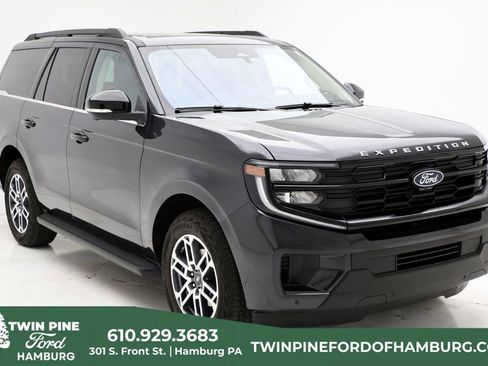 Used 2025 Ford Expedition Active AWD/4WD image 1