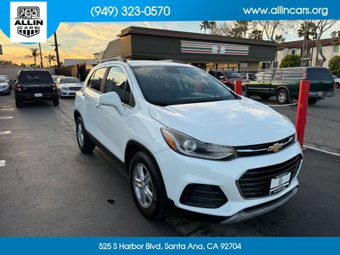 Used 2018 Chevrolet Trax LT w/ LT Convenience Package FWD image 3