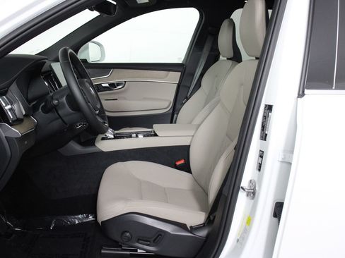 Certified 2026 Volvo XC90 B5 Core AWD/4WD image 31