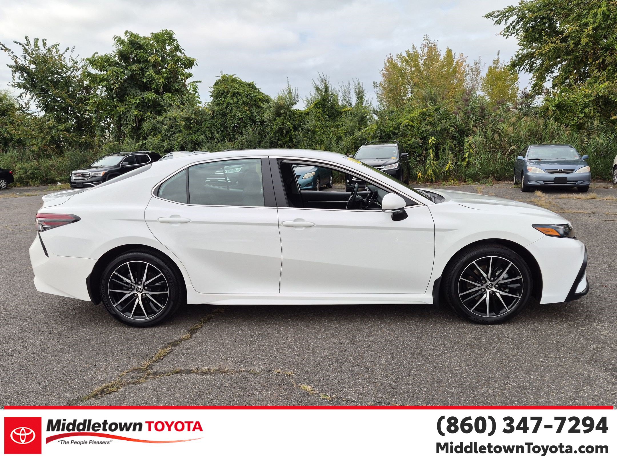 Used 2024 Toyota Camry SE w/ Cold Weather Package FWD image 2