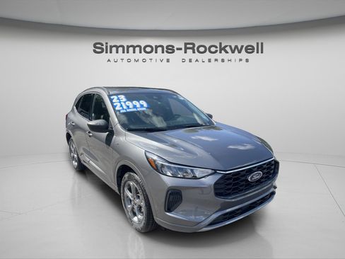 Used 2023 Ford Escape ST-Line image 3