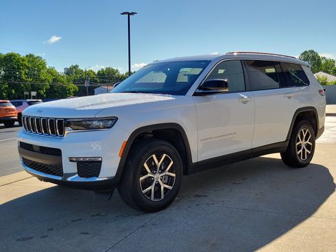 Used 2025 Jeep Grand Cherokee L Limited AWD/4WD image 2
