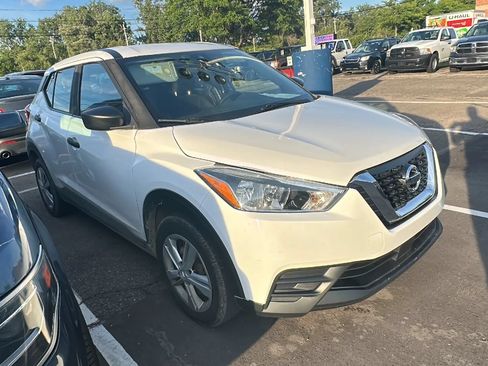 Used 2020 Nissan Kicks S FWD image 3