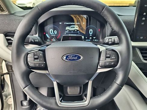 New 2026 Ford Explorer Platinum image 22