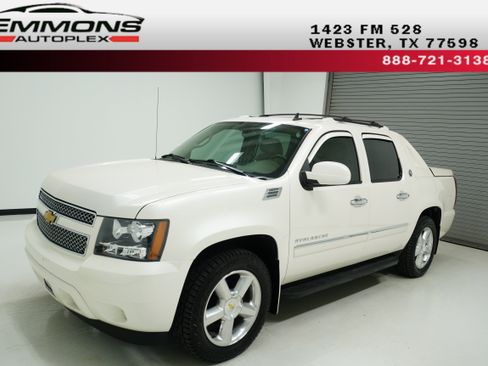 Used 2013 Chevrolet Avalanche LTZ image 1