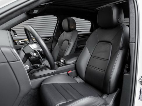 Used 2023 Porsche Cayenne GTS image 5